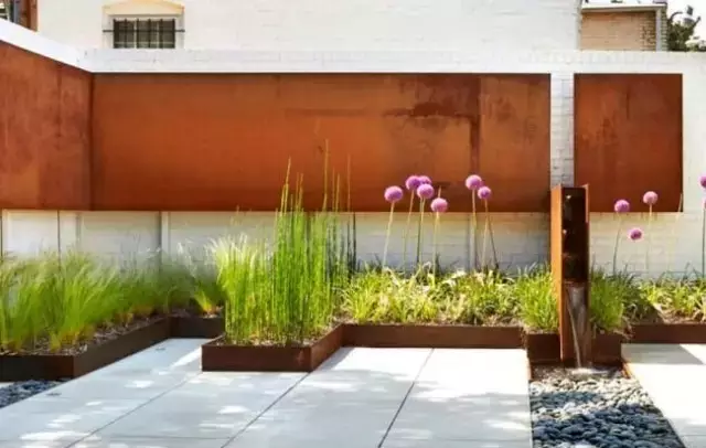 Short built-in weathering steel flowerpots